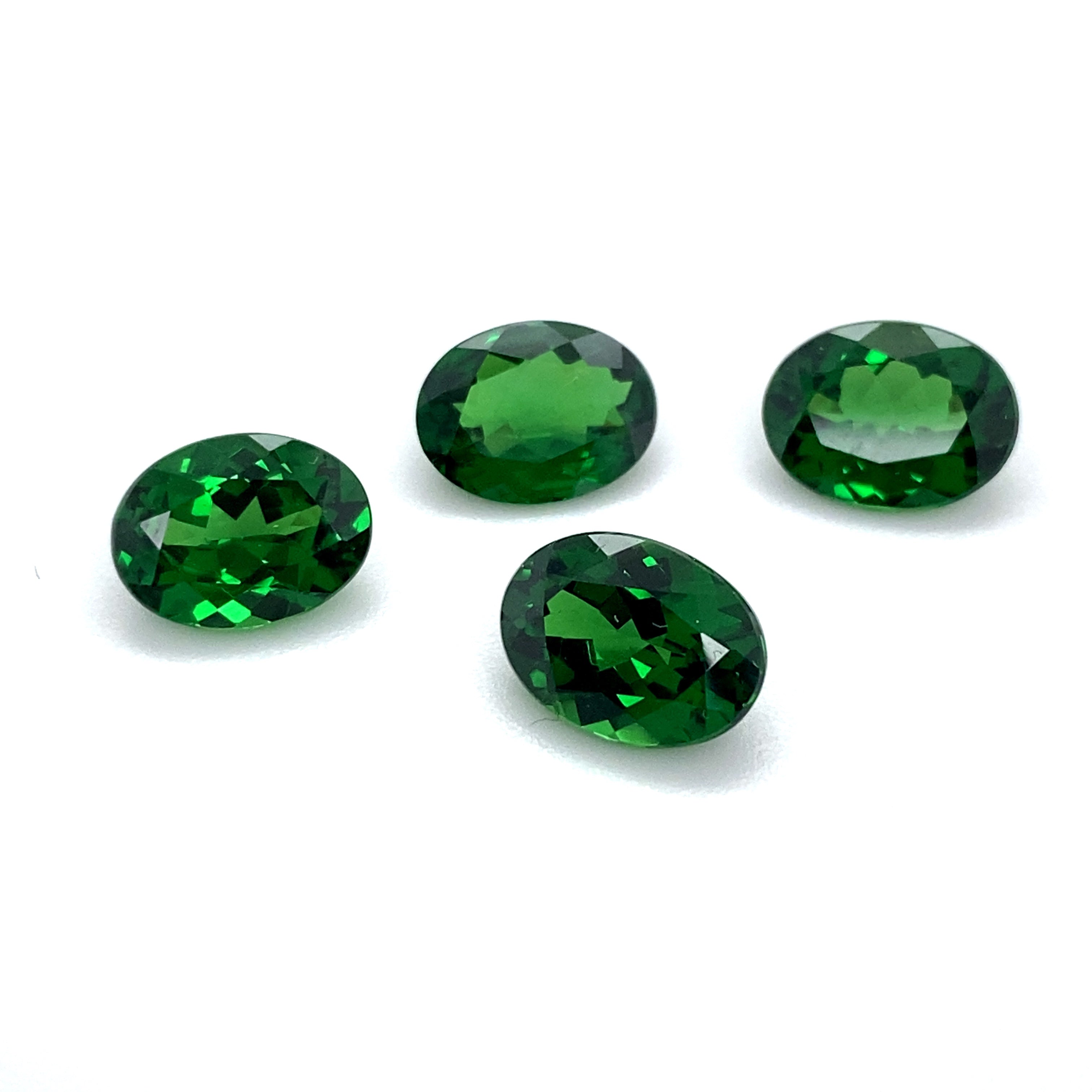 Tsavorite Oval – Ajanta Afrika